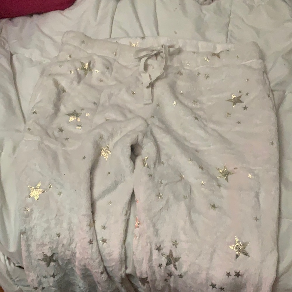 Verry fluffy and cozy pair of star pajama pants, very nice for winter 🙂